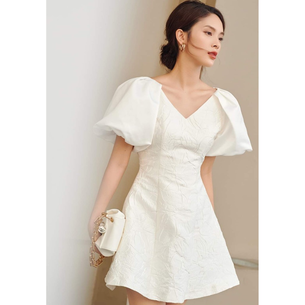 Đầm gấm đi tiệc dáng xòe, cổ V, tay phồng | BigBuy360 - bigbuy360.vn