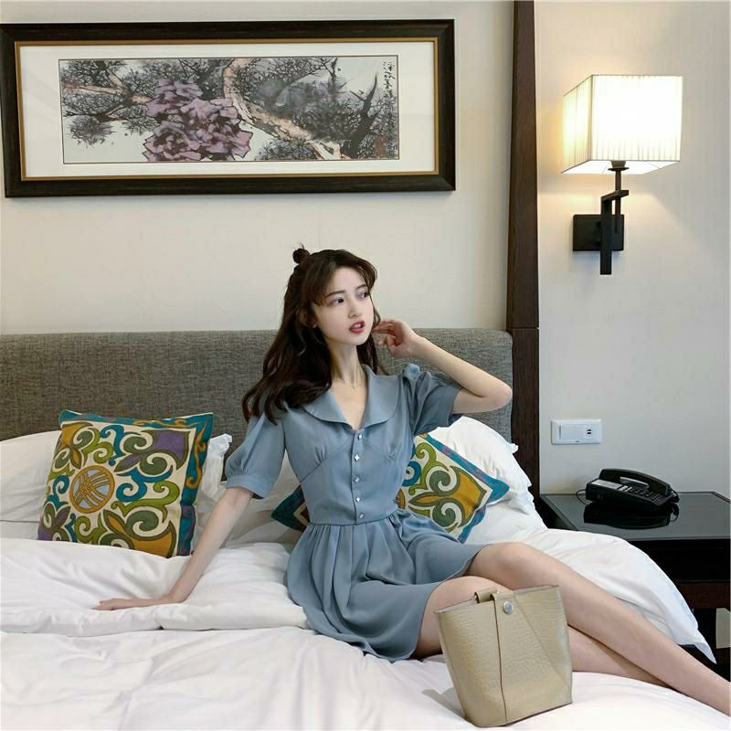 Váy màu xanh dáng A tay ngắn. Đầm A tay ngắn cổ tròn.
