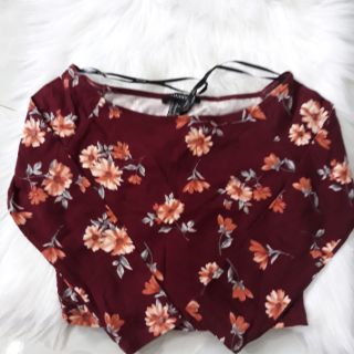 Áo thun croptop F21 cổ thuyền