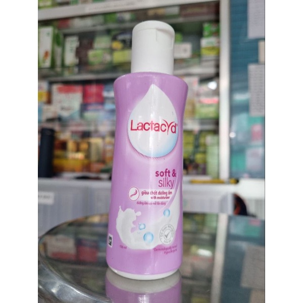 Dung Dịch Vệ Sinh Phụ Nữ Lactacyd soft & silky giàu chất dưỡng ẩm