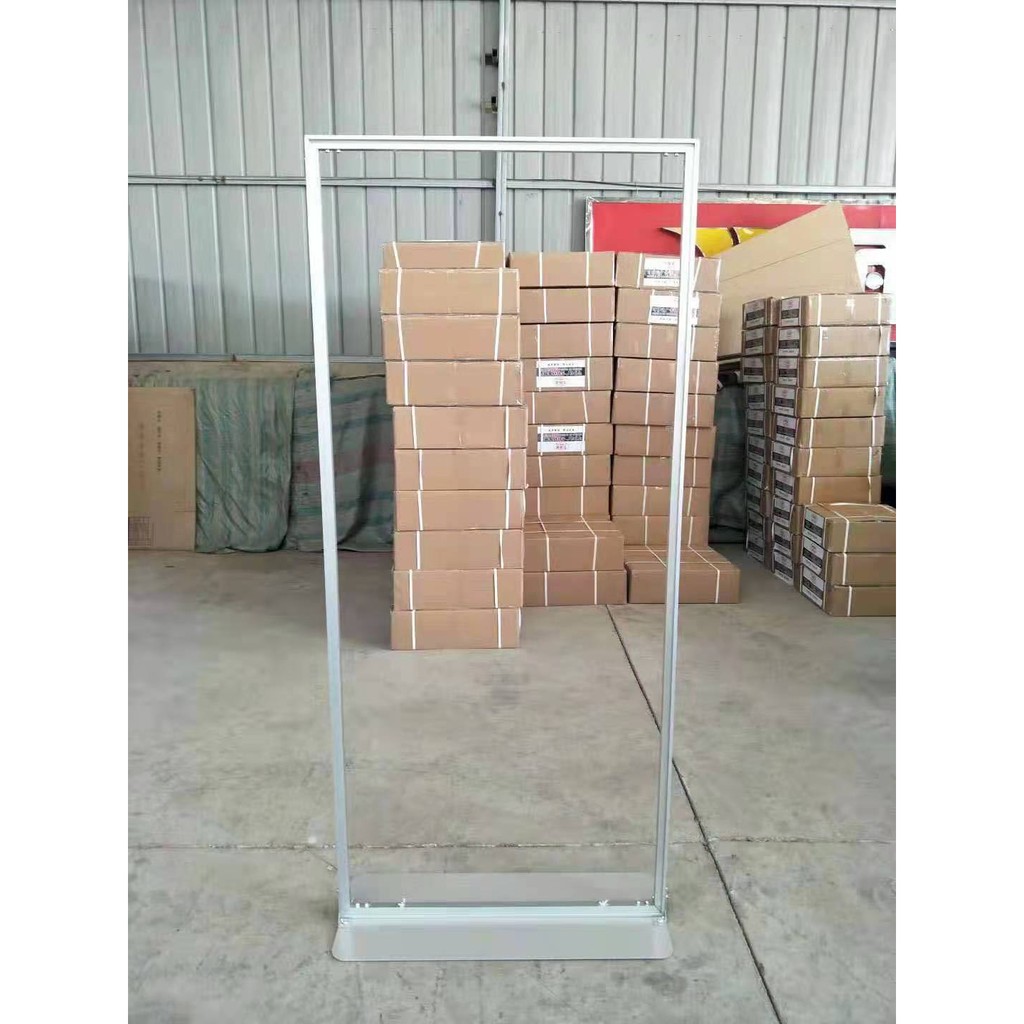 Standee khung nhôm sang trọng kích thước 0.8*2m
