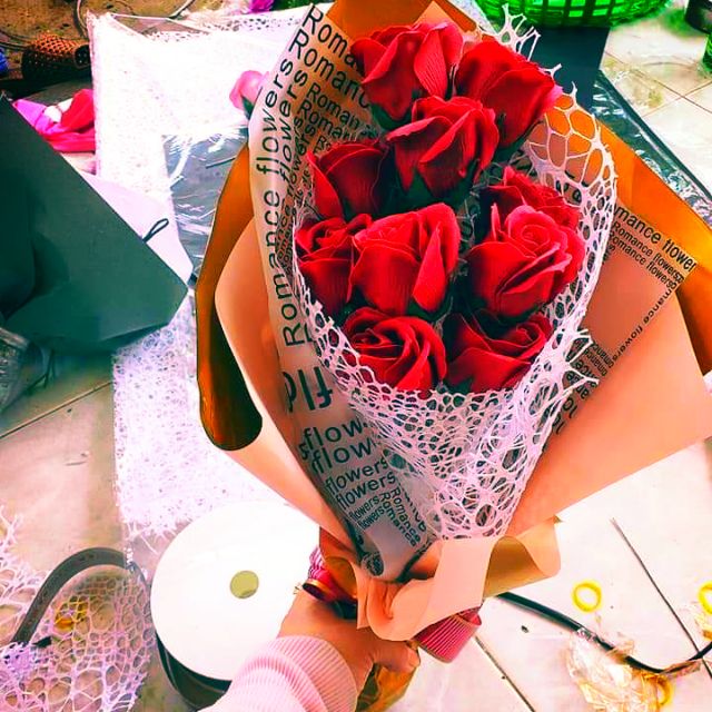 Bán hoa hồng đỏ sắp (màu đỏ Xanh) thơm và giữ được lâu ko bay màu thuận lợi cho việc tặng quà cho các người thân và bạn