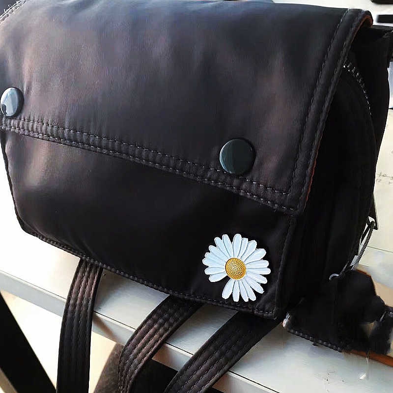 Ghim Cài Áo Hình Hoa Cúc Xinh Xắn