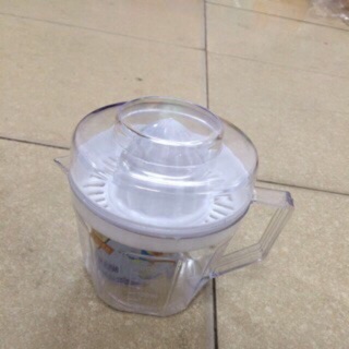 Vắt cam nhựa Sông Long có tay cầm