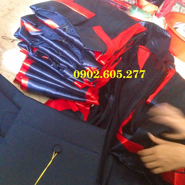 Áo cử nhân giá rẻ cho học sinh cấp 2
