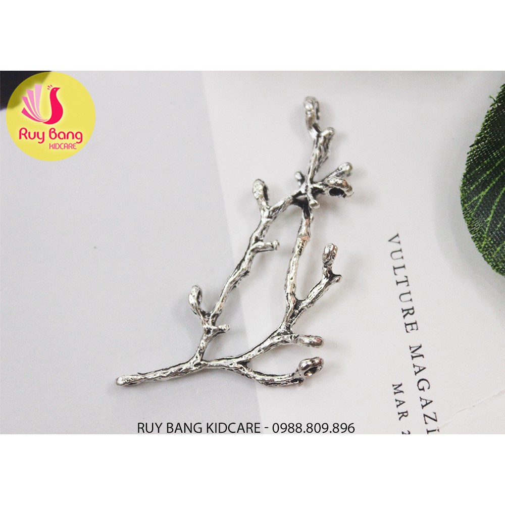 Cành lá kim loại, center đá đính hoa vải handmade