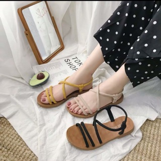 Sandal dây chéo
