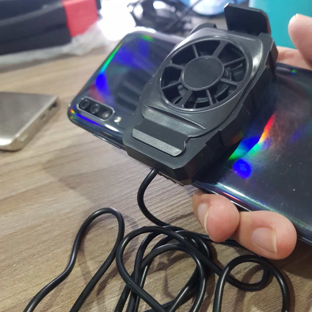 Quạt tản nhiệt cho điện thoại chơi game có kẹp, cổng usb nguồn - s05 - Hồ Phạm