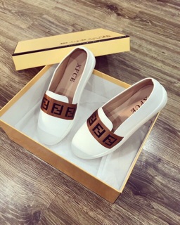 Giày slipon fendi