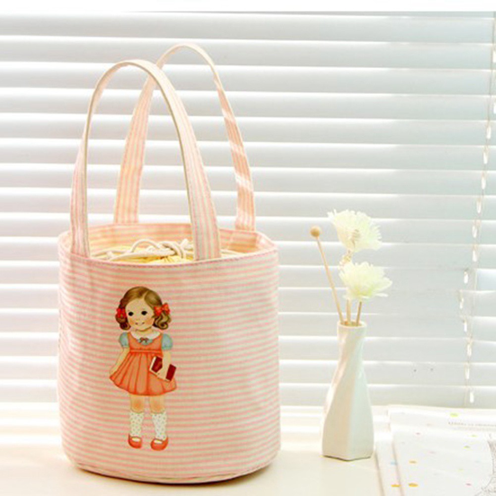 Túi cơm trưa tròn lót bạc giữ nhiệt hình baby doll 18*30cm