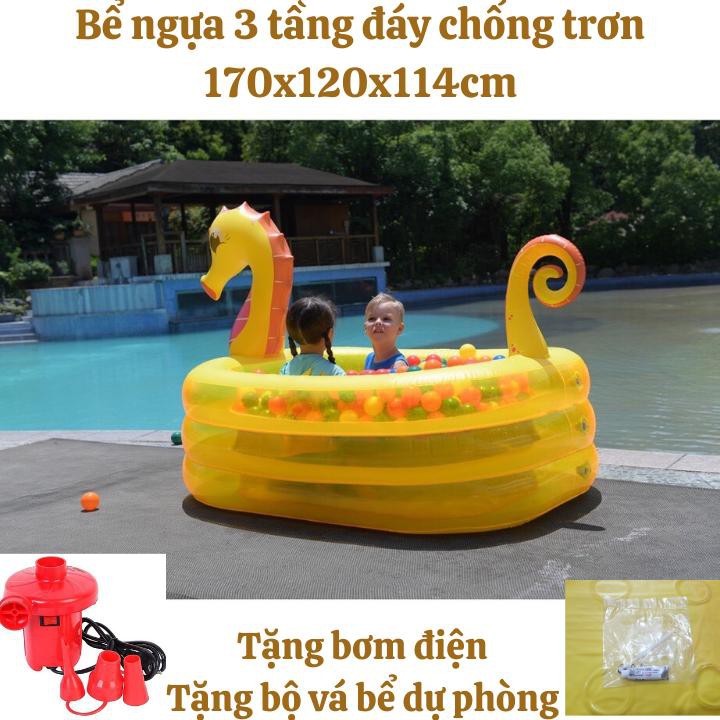 Bể bơi hình chú cá ngựa biển màu vàng bắt mắt