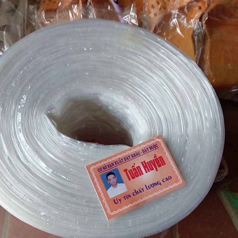 Dây dứa  buộc hàng màu trắng.