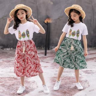 Pretty short sleeves and shorts for girls