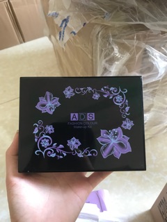 Kit trang điểm ads