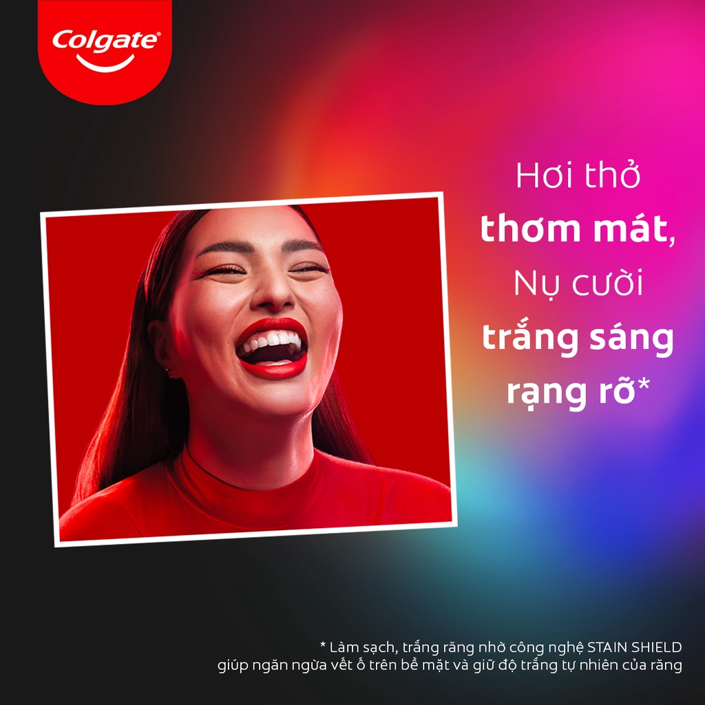 01 Nước súc miệng Colgate trắng răng Optic White than hoạt tính bạc hà the mát 500ml/chai
