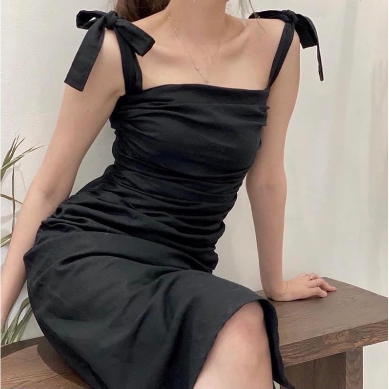 Đầm đen 2 dây tự cột nhún hông xẻ tà Sun Fashion