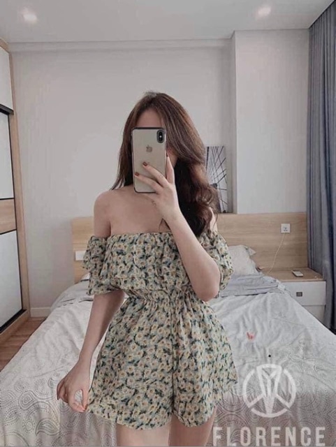 Jumsuits hoa nhí trễ vai