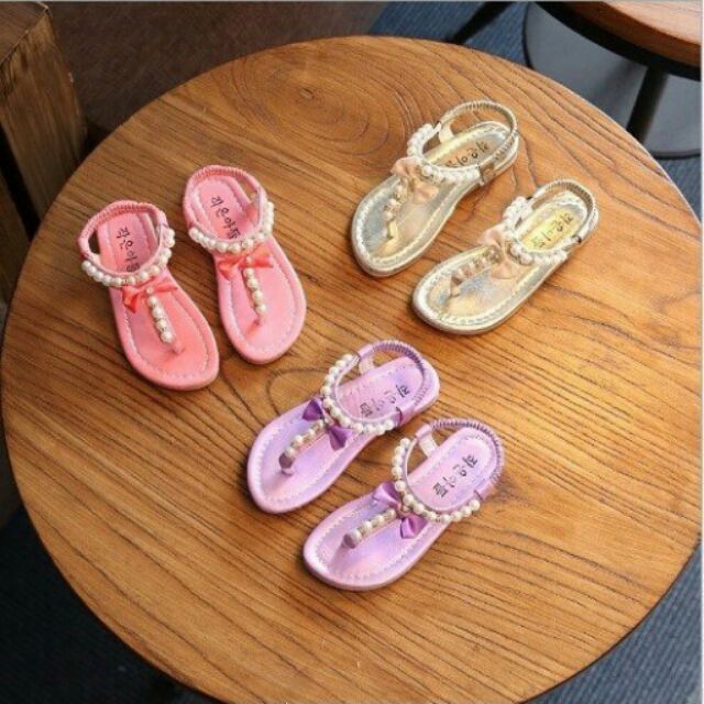 Giày xỏ ngón cho bé gái