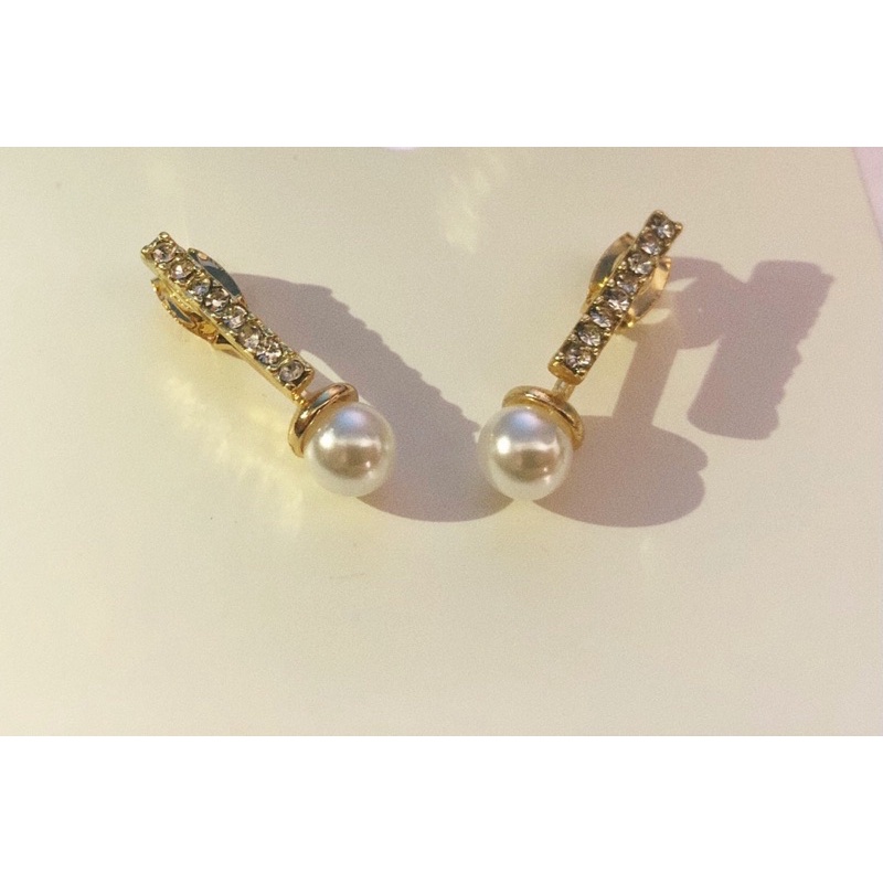 Khuyên tai đính hạt