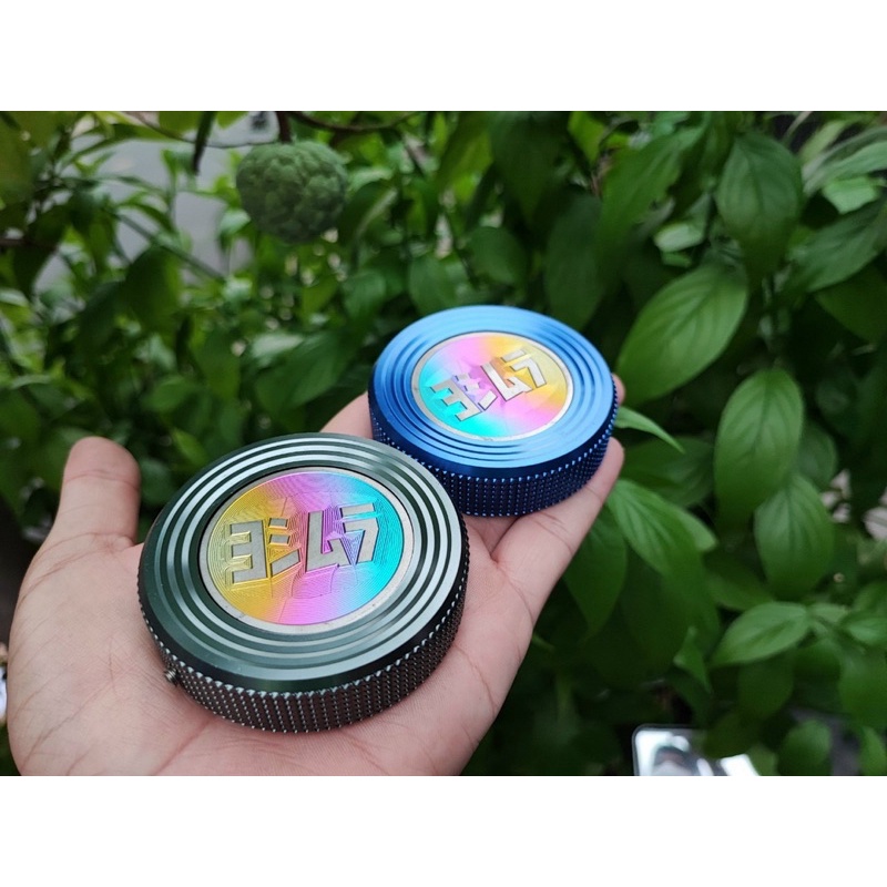 Chụp nắp xăng nhôm CNC kèm logo titan gắn mọi loại xe