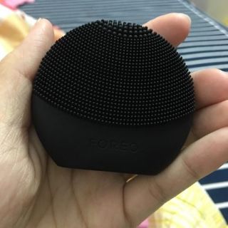 Pass Máy rửa mặt FOREO LUNA PLAY PLUS đen