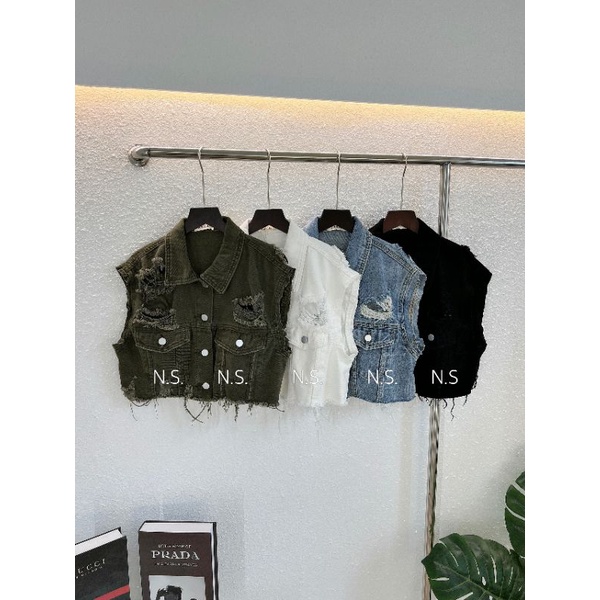 Áo gile bò rách tả tơi