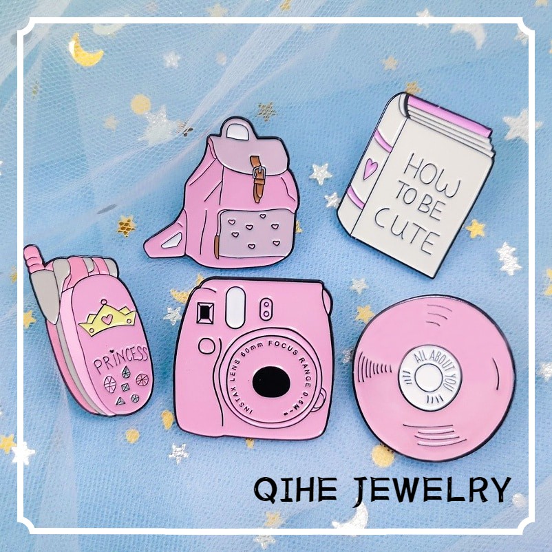 Ghim cài áo QIHE JEWELRY balo hình điện thoại / máy ảnh tráng men màu hồng dễ thương