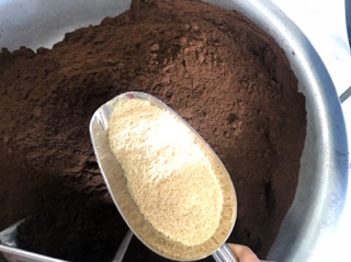Tẩy tế bào chết cơm dừa cà phê