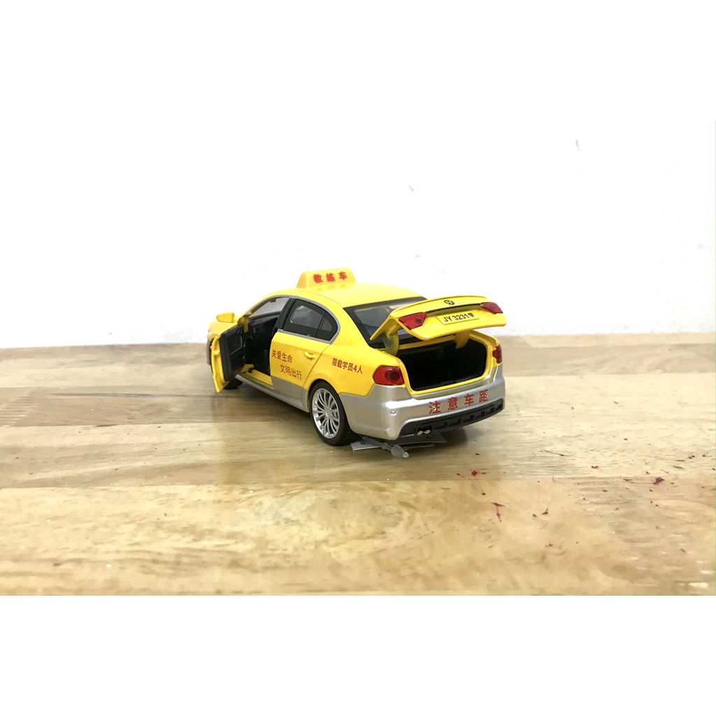 Mô hình xe taxi Volkswagen Passat _ Tỷ lệ 1:32