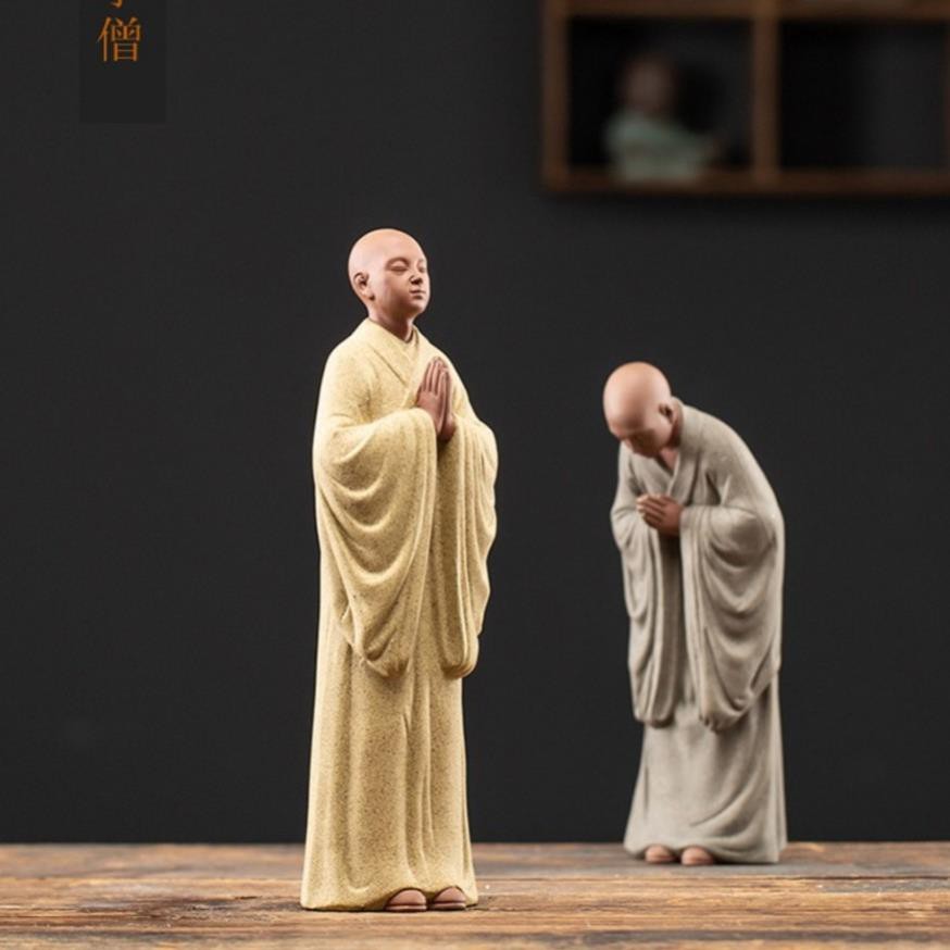 Tượng gốm Nhà sư bái phật- Tượng Tu sĩ thành tâm hướng phật