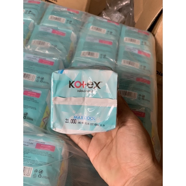 TCombo 8 Gói Băng Vệ Sinh Kotex Hàng Ngày Cool siêu mỏng  Mỗi Gói 20 Miếng- Date mới