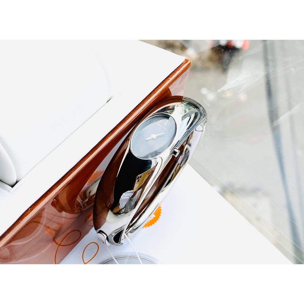 Đồng hồ nữ Calvin Klein K1Y22102 còn hơn cả 1 lắc tay