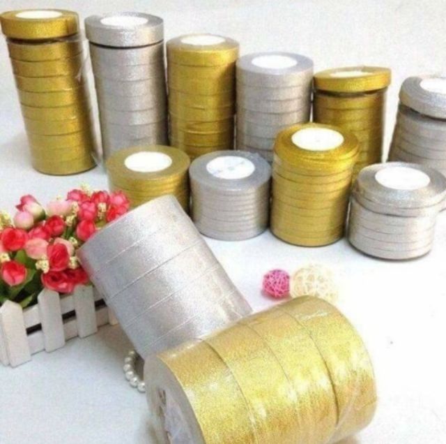 Ruy băng kim tuyến 4 cm màu vàng bạc (1 lốc 5 cuộn)