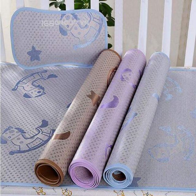Chiếu lụa điều hòa kèm gối cho bé