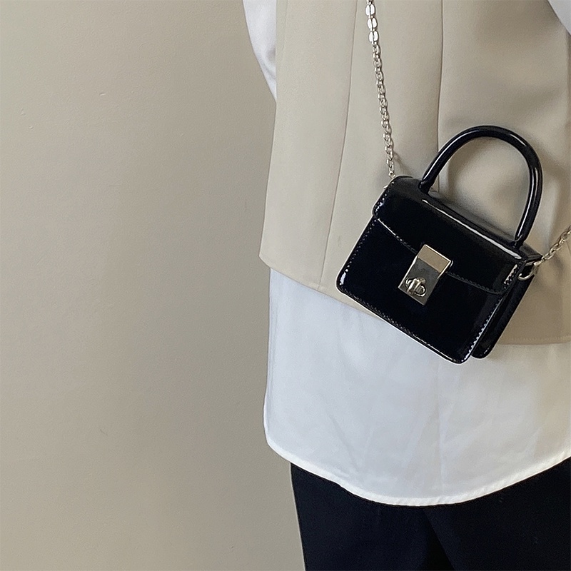 Túi Xách Nữ Cầm Tay Mini Hộp Màu Đen Bóng Đơn Giản Mùa Thu Đông 2022