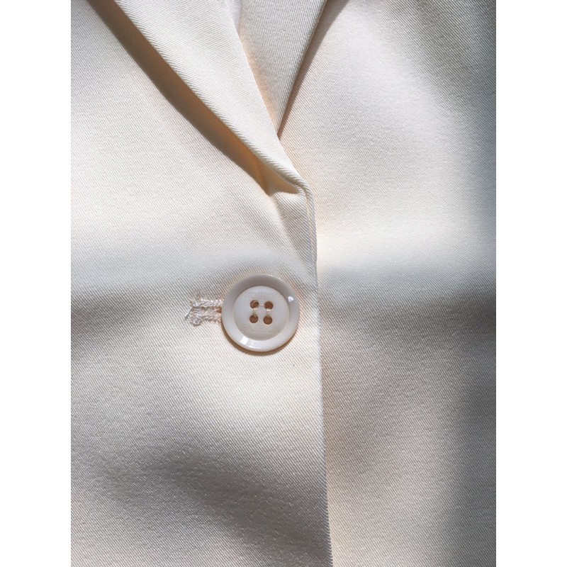 (Hàng có sẵn ) Siêu phẩm áo Blazer màu trắng kem chất đẹp (có ảnh chụp thật) | BigBuy360 - bigbuy360.vn
