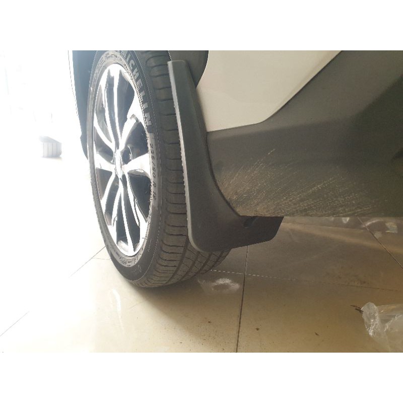 Chắn bùn cho xe toyota CROSS
