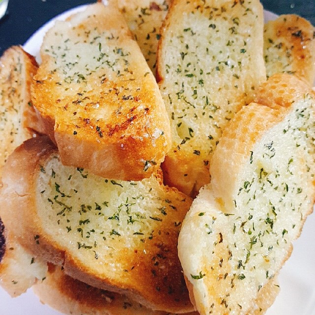 Bánh Mì Sấy Bơ Tỏi Hàn Quốc
