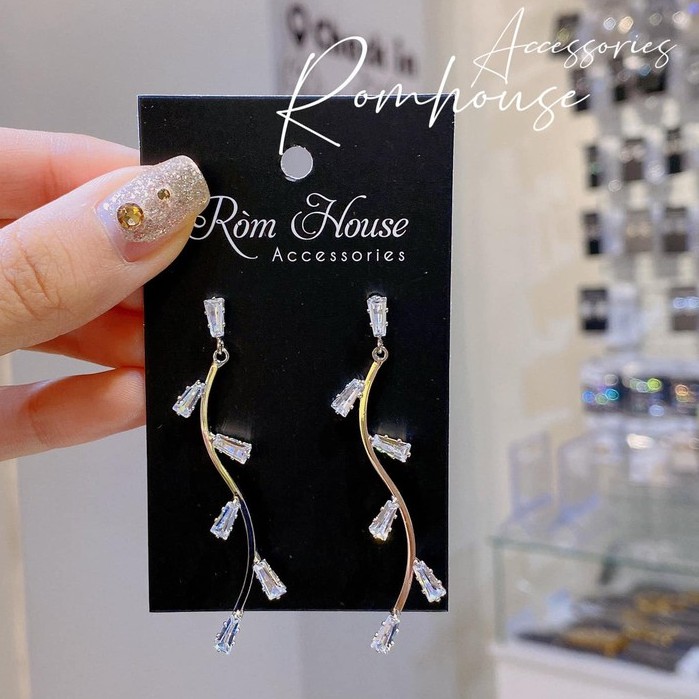 Bông Tai Nữ Cá Tính Đính Đá Cao Cấp Mang Phong Cách Hàn Quốc  - MS30502