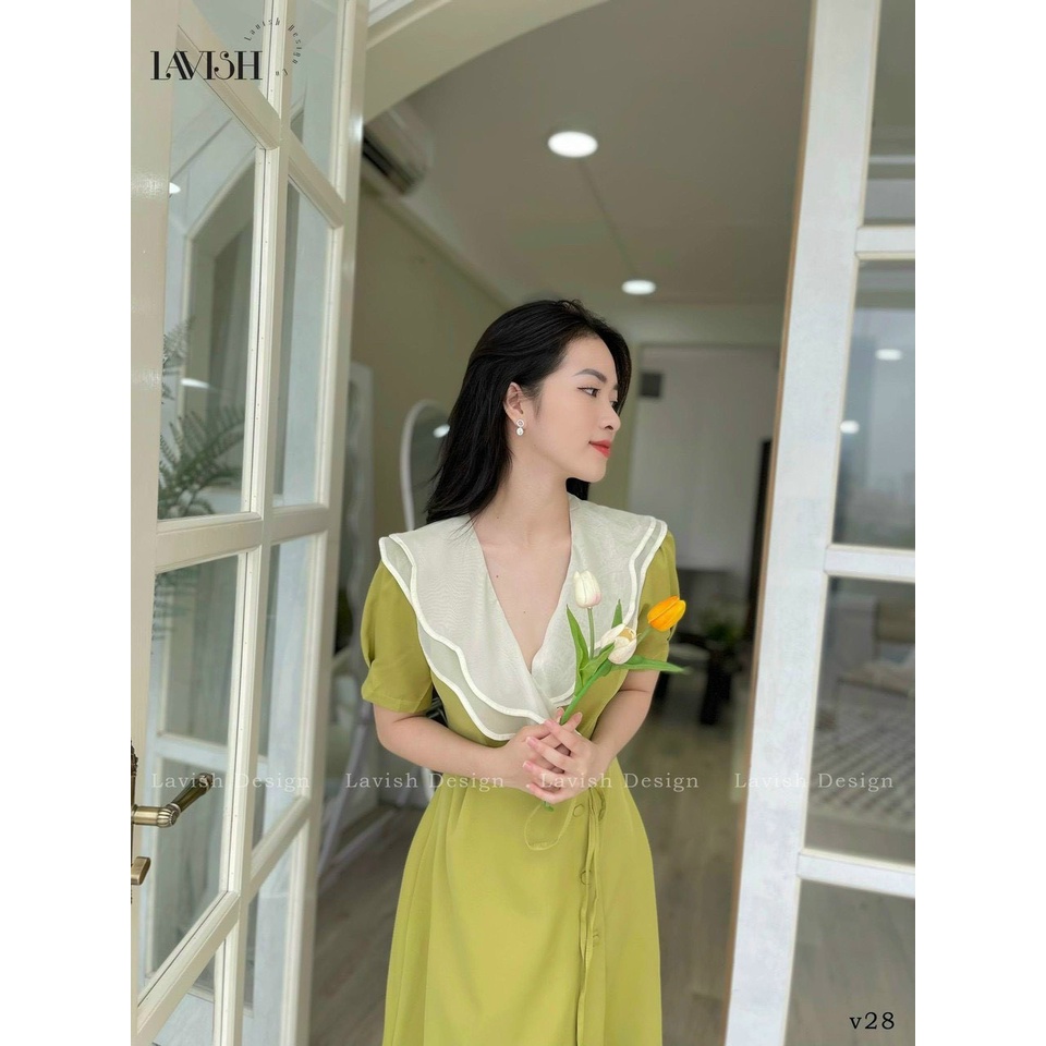 Váy đầm nữ cổ bèo trắng đính nút xẻ tà
