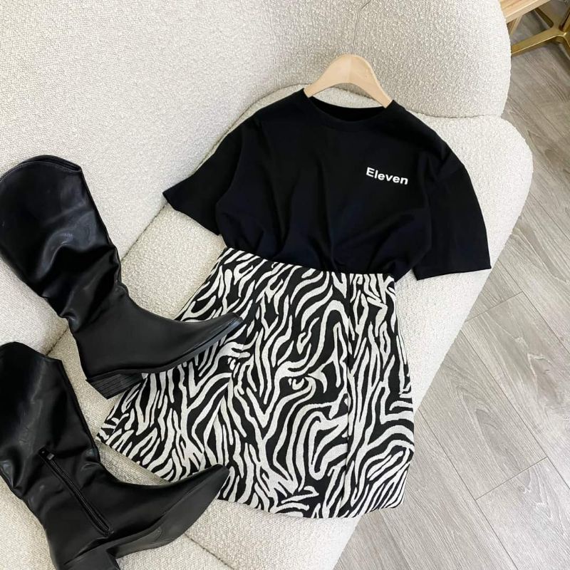 Có size S,M_ Chân váy form A họa tiết.