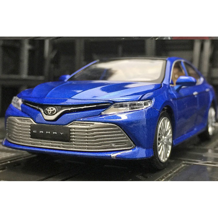 Xe mô hình tĩnh Toyota Camry tỉ lệ 1:34