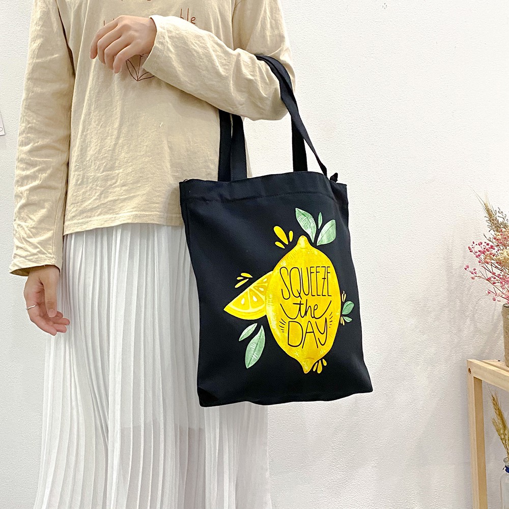 Túi tote đeo chéo vải bố CANVAS có thể đeo vai in hình SQUEEZE THE DAY AH1482-6E9