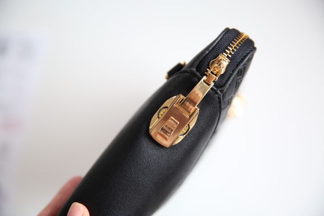 Cầm tay versace mã số