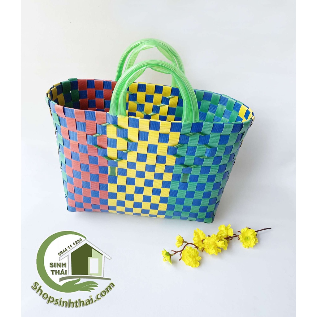 Giỏ làn nhựa giả mây đan nhiều màu, quai xách đôi 40cm x 25cm - màu ngẫu nhiên