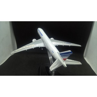 Máy bay mô hình Boeing và Airbus