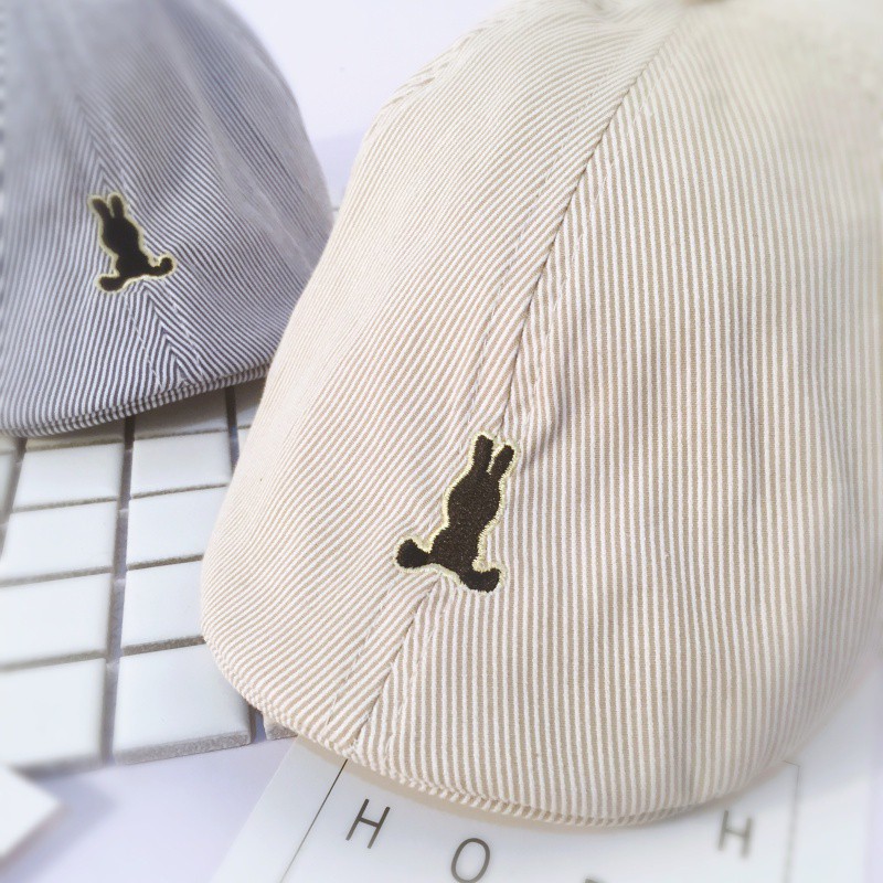 Mũ Beret kẻ sọc đính logo hình chú thỏ dễ thương cho bé