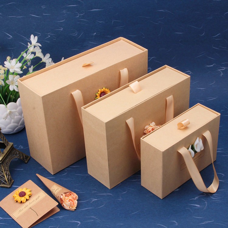 Hộp quà kraft kiểu túi xách cao cấp kèm rơm lót và Thiệp vintage - Hộp đựng quà kraft trang trọng | BigBuy360 - bigbuy360.vn