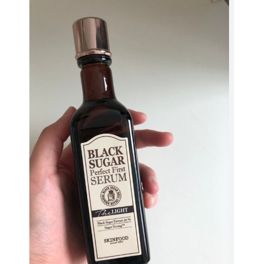 Tinh Chất Dưỡng Da Chiết Xuất Đường Đen SKINFOOD Black Sugar Perfect First Serum The Light 120ml