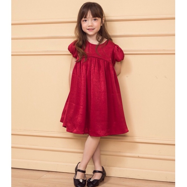 Đầm babydoll tay phồng chất liệu lụa bóng cho bé